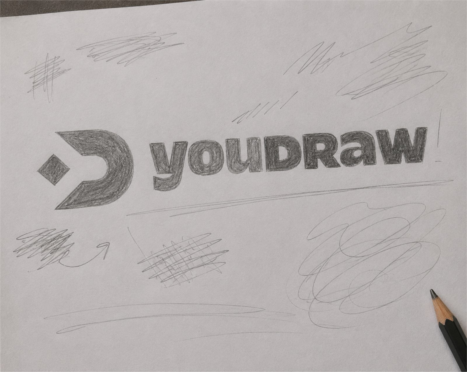 Esboço a lápis do símbolo e da assinatura YouDraw